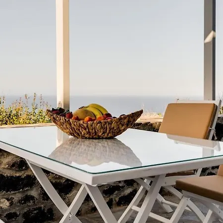 Sylvia's * Vourvoulos